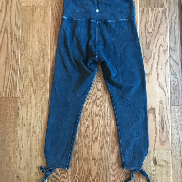 Jala Tie Capri Leggings - Picture 6 of 8